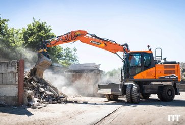 Wheeled excavator Develon DX140w - 4