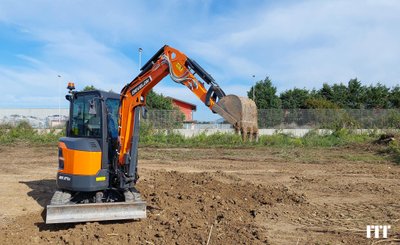 Mini excavator Develon DX27z - 1