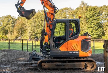 Mini excavator Develon DX85r - 1